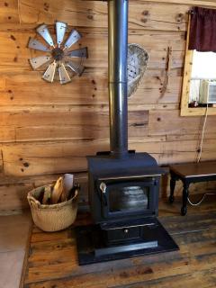 Romantic Log Cabin with Hot Tub near Cherokee National Forest, Tennessee - 1