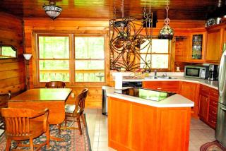 Wooded & Fabulous Brown County Cabin with Hot Tub Near Nashville, IN - 9