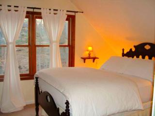 Wooded & Fabulous Brown County Cabin with Hot Tub Near Nashville, IN - 8