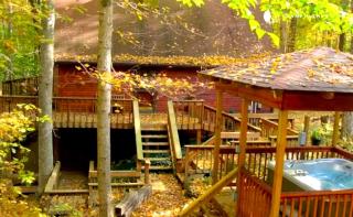 Wooded & Fabulous Brown County Cabin with Hot Tub Near Nashville, IN - 7