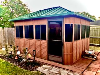 Cozy Maple House w-Private Jacuzzi Near IAH - 9