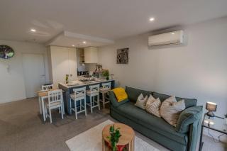 Urban Oasis Retreat 2BR 2Bath - Free Parking - 2