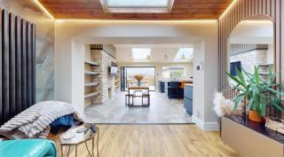 The Bungalow by The Garden Spa Stays, 4 bed, Sauna - Hot Tub - Ice Bath - 5