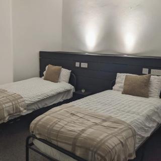 Matchday Mile House - sleeps 8 - 3