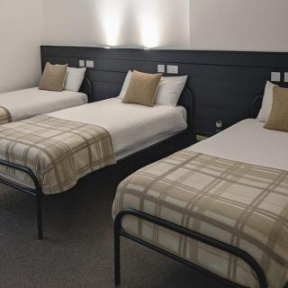 Matchday Mile House - sleeps 8 - 8