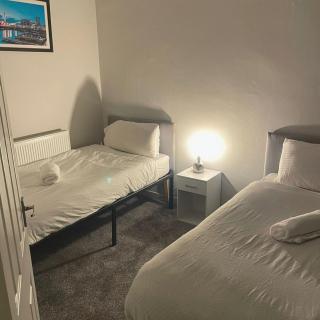 Pitchside House - sleeps 4 - 1