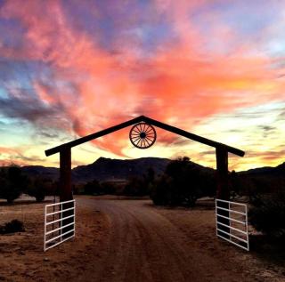 Unique Glamping Getaway on a Dude Ranch near Las Vegas, Nevada - 9