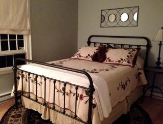 Romantic Year-Round Cabin Getaway with Free Wi-Fi in Saugerties, New York - 8