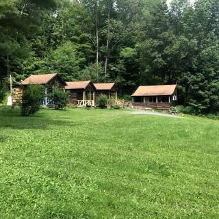 Superb Family Cabin with Mountain Views and Deck in Shandaken, New York - 9
