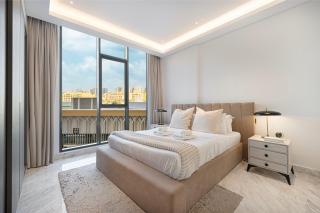 Upscale 2BR with Private Terrace & Pool View - 8