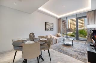 Upscale 2BR with Private Terrace & Pool View - 9