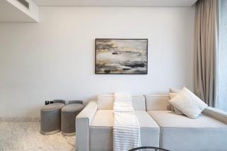 Upscale 2BR with Private Terrace & Pool View - 2