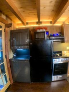 Magical Tree House Experience with a Private Hot Tub in Shenandoah Valley, Virginia - 9