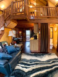 Magical Tree House Experience with a Private Hot Tub in Shenandoah Valley, Virginia - 7