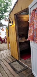 Unique Repurposed Barn near Niles for Glamping in Michigan - 9