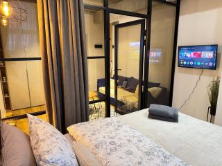 Cozy Apartment with Balcony - 8