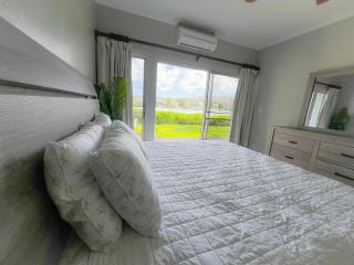 Waterfront Bliss at Tropical Townhouse townhouse - Honolulu - 4