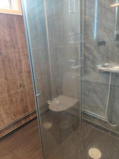 A whole house with 6 separate bedrooms - 8