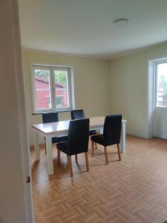 A whole house with 6 separate bedrooms - 5