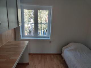 A whole house with 6 separate bedrooms - 1