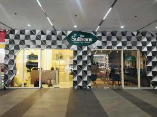 Red Residences Modern Apartment with City View in Makati - 7