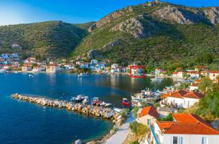 Sea Side Studio with Balcony and Sea View - 6