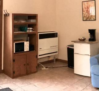 Cozy Studio Cabin Rental with Hot Tub Perfect for Glamping in Ohio - 6