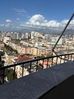 10-th floor flat with stunning city view - 4