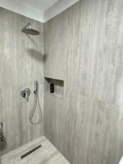 10-th floor flat with stunning city view - 2