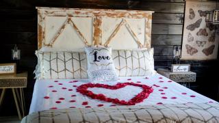 Romantic Escapes in this Stunning A-Frame in North Carolina with Access to a Private Hot Tub and Fire Pit - 7