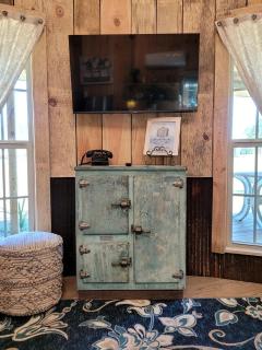 Luxury Converted Silo Glamping Site for Romantic Weekends Away in Danville, Georgia - 5