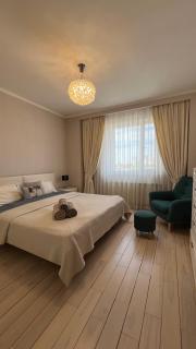 Трехкомнатная квартира рядом с Байтереком - 0