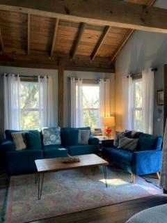 Tranquil Glamping near the Coast: Charming Rustic Cabin Rental in Midway, Georgia - 9