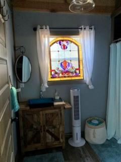 Tranquil Glamping near the Coast: Charming Rustic Cabin Rental in Midway, Georgia - 6