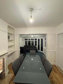 London Gatwick Guest House - 1