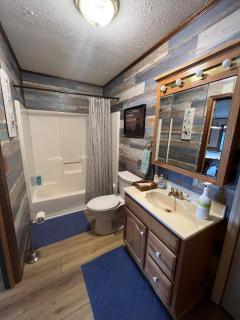 Peaceful 4 bedroom Lakehouse with no neighbors - 7