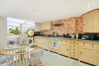 Cosy Richmond Home Walk to Station & River - 9