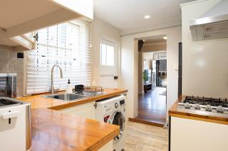 Luxe Pyrmont Apartment - Stylish 2BR Stay Near Darling Harbour - Sydney - 7