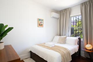 Luxe Pyrmont Apartment - Stylish 2BR Stay Near Darling Harbour - Sydney - 2