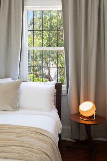 Luxe Pyrmont Apartment - Stylish 2BR Stay Near Darling Harbour - Sydney - 1