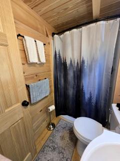 Incredible Modern Tiny Log Cabin near the Ammonoosuc River for a Romantic Getaway in New Hampshire - 6