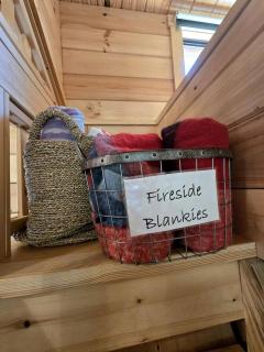 Incredible Modern Tiny Log Cabin near the Ammonoosuc River for a Romantic Getaway in New Hampshire - 4