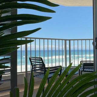 Oceanfront Hamptons 2BR Escape - 8