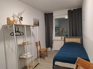 BurgK59, 3 BR, 4 Beds, TV, Kitchen and Bath - 2