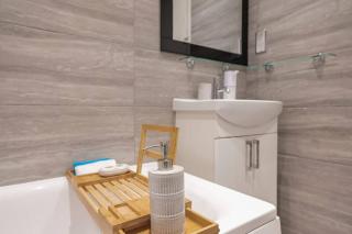 Stylish 1-Bed Luxury Retreat - 2