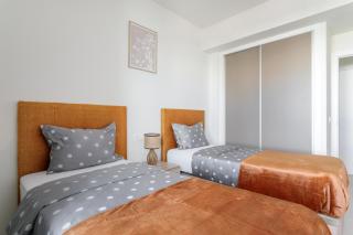 Private jacuzzi, heated pool, summer kitchen, AC - 7