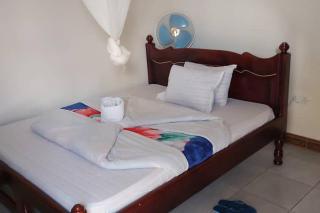 Famko Hotel - Sleeps 24 - Parking - Garden - 7