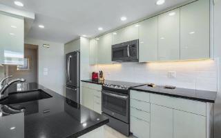 Oceanfront 2 Bedroom Condo with Resort Amenities - 8