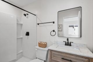 Modern Organic Retreat - New 2 Bed 2 Bath - Close to Beaches & Downtown - 7