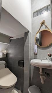 Blue house w garden & mountain view near center - 4